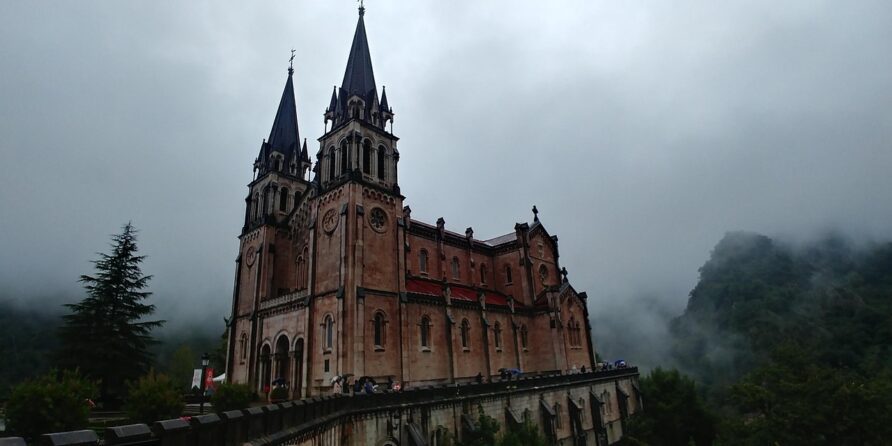 Descubriendo Covadonga desde Puerto de Vega